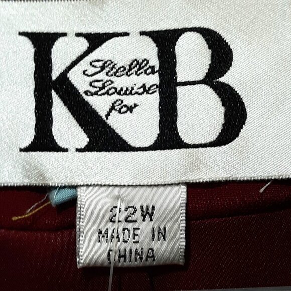 Merlot Red Two-Piece Women 22W Suit Set with Laser Cut Blazer & High-Waisted Ski - Picture 9 of 9